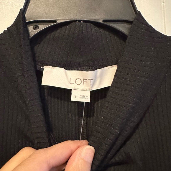 LOFT Sleeveless black ribbed mock neck tank in S - Picture 3 of 4